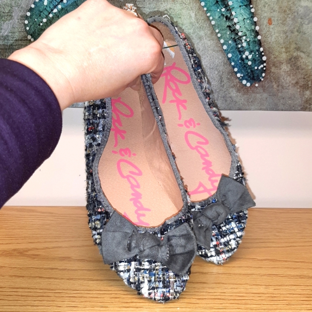 Gorgeous Flat Shoes with Accent Bow